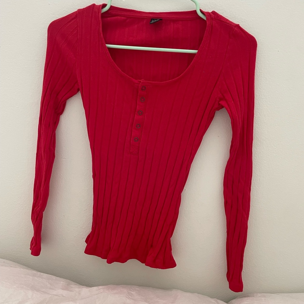 red rib knot tee